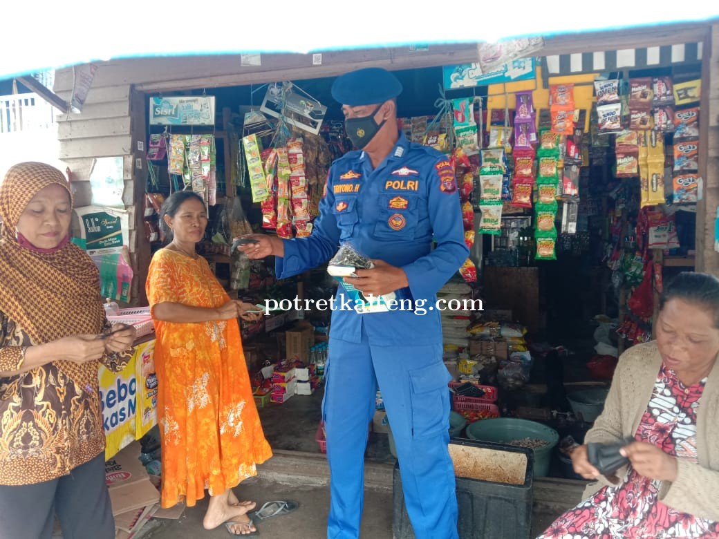 Pantau Harga Dan Ketersediaan Minyak Goreng, Personel Ditpolairud Sambangi Warung Warga