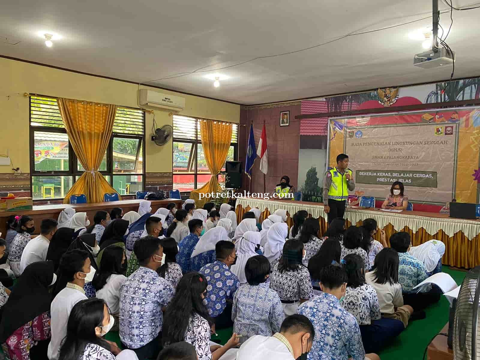 Masa Pengenalan Lingkungan Sekolah, Ditlantas Polda Kalteng Ajak Pelajar Tertib Lalu Lintas