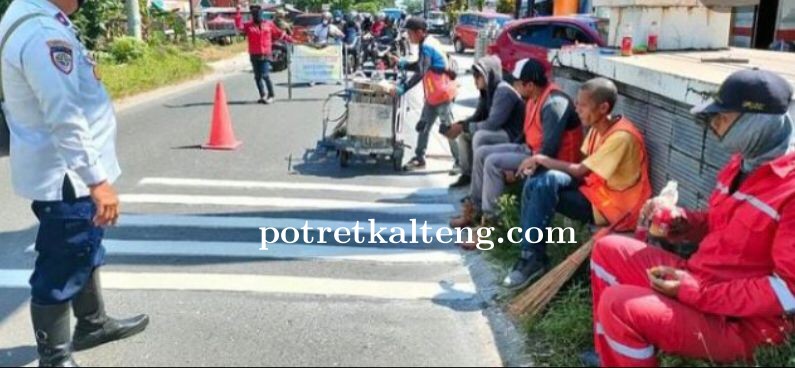 Respon Permintaan Rektor UPR, Pemko Palangka Raya Pasang Marka Jalan