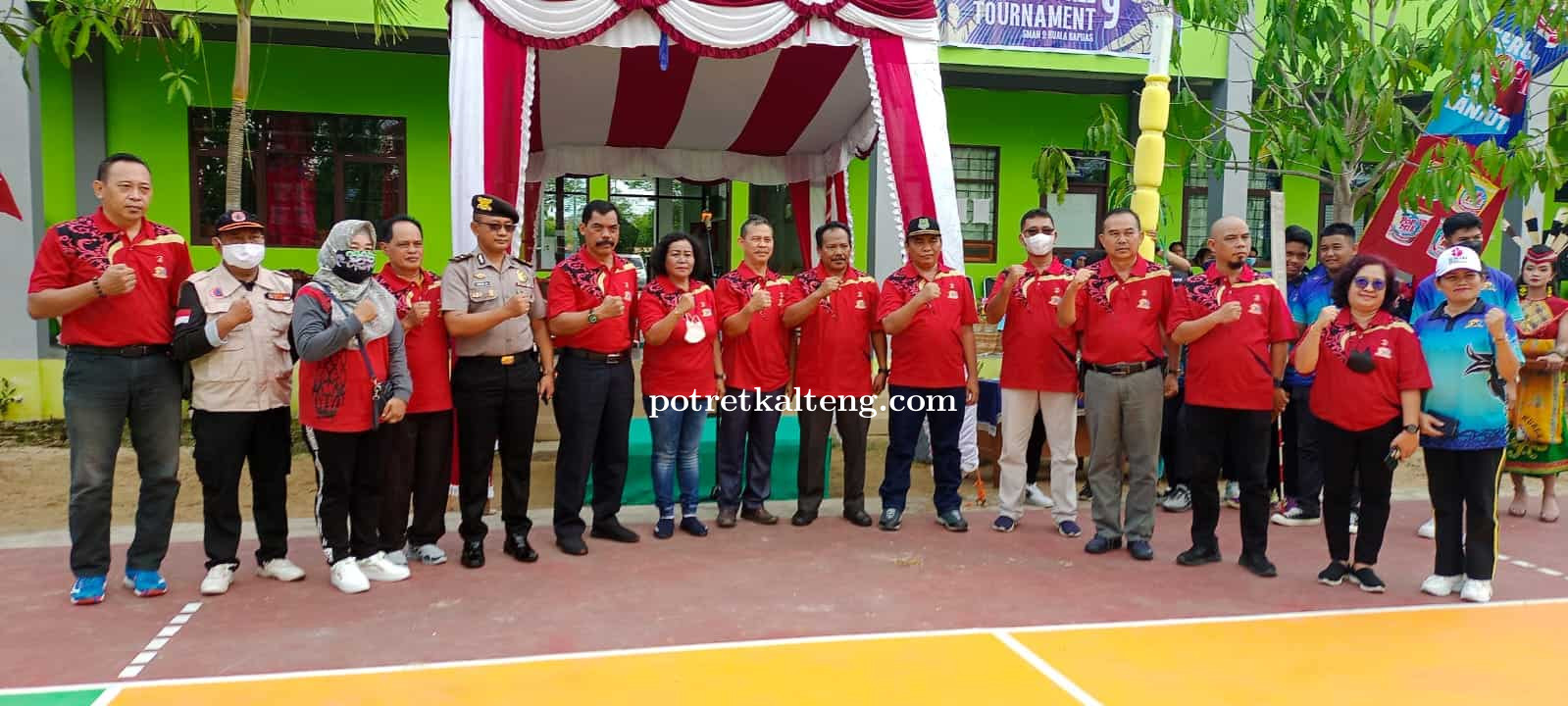 Kepala Dinas Pendidikan Kabupaten Kapuas Buka Turnamen Volly Ball SMADA Kapuas
