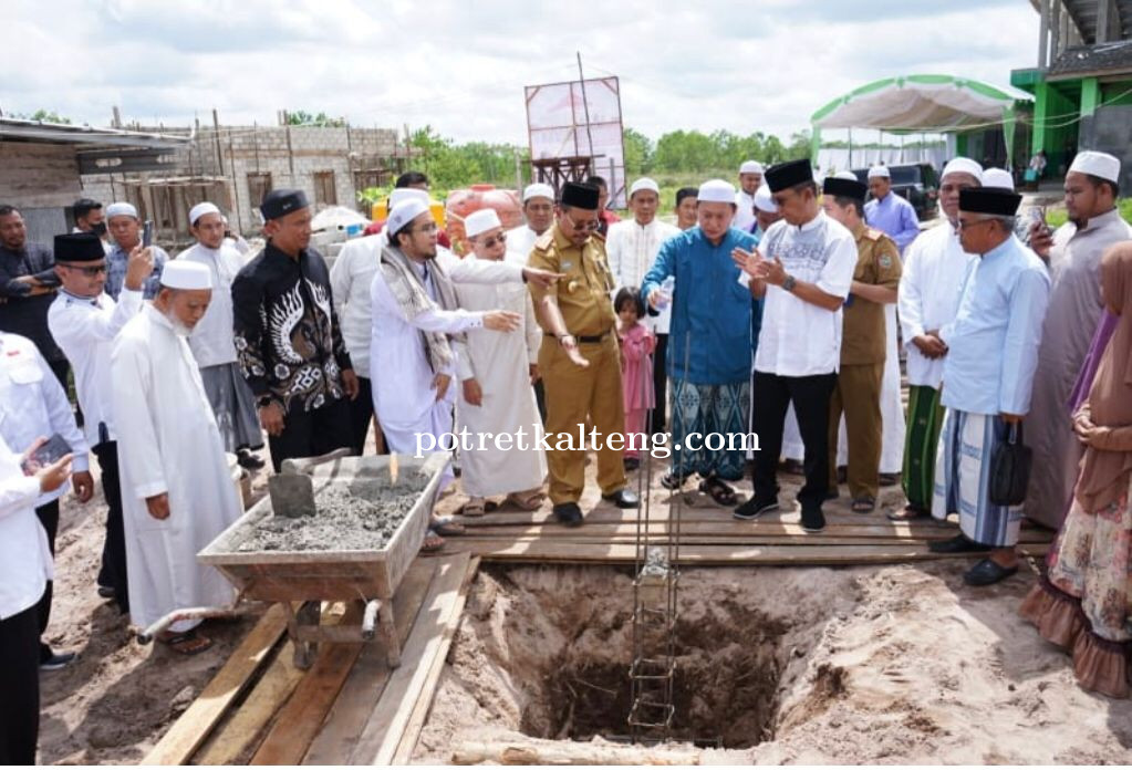 Sekda Kalteng Pimpin Peletakan Batu Pertama Pembangunan Masjid Al Wafa