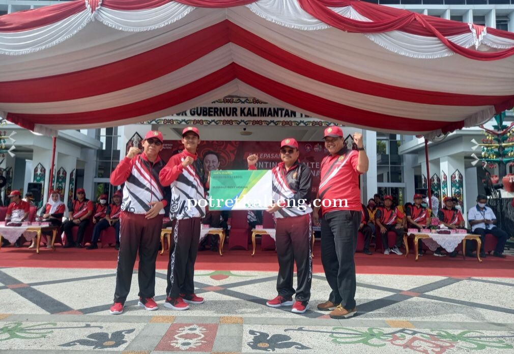 Sekda Kalteng Lepas 226 Kontingen Kalteng Ikuti PRA POPNAS Zona III Tahun 2022 di Banjarmasin