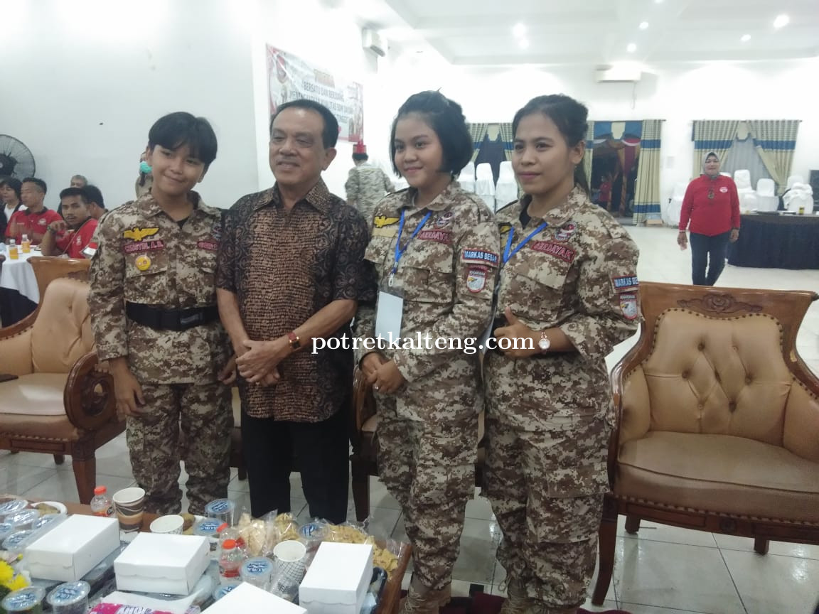 Digadang-gadang Maju Pilgub Kalteng 2024, Ir.A. Razak Diserbu Peserta Untuk Berfoto