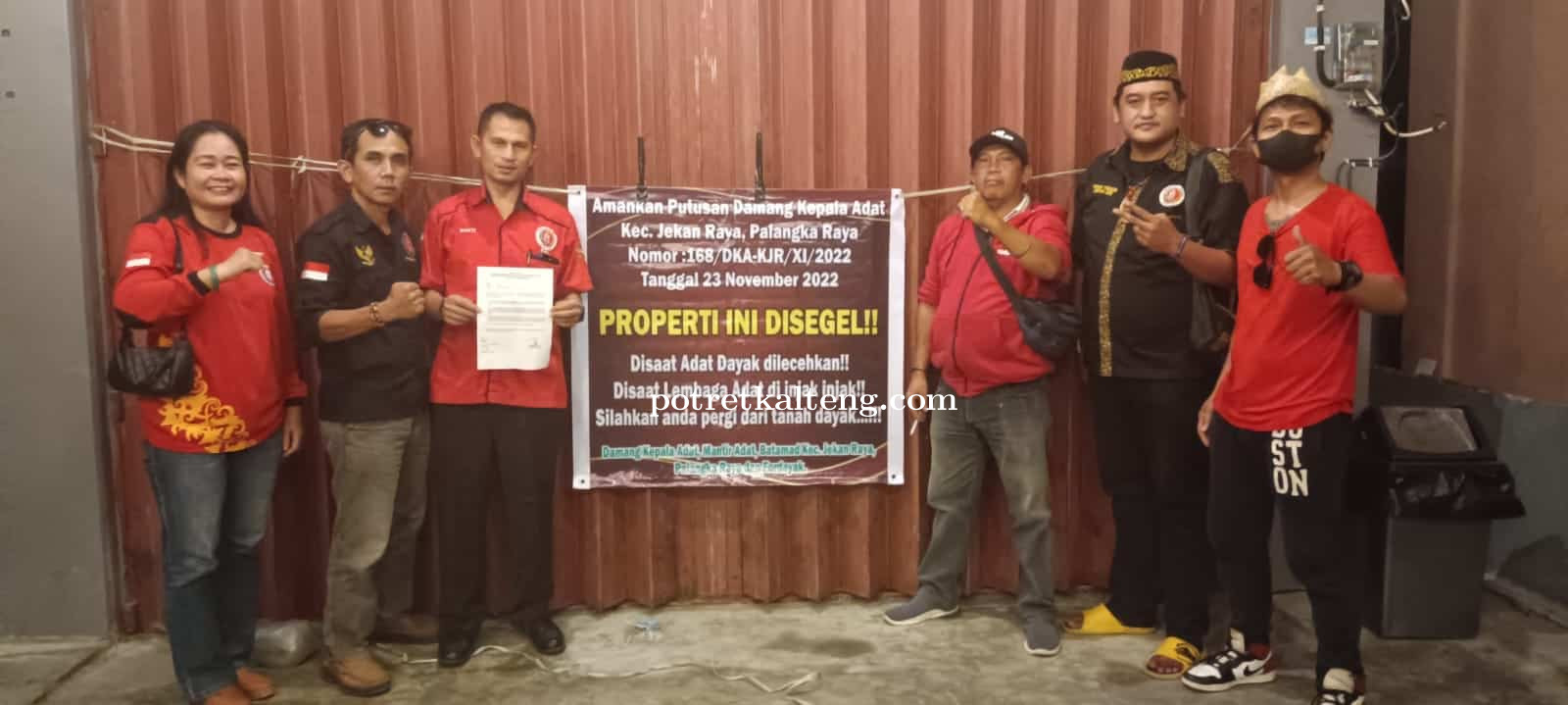 Diduga Tidak Jalankan Putusan Damang Adat, Fordayak Segel Properti Milik Berlian Wangi