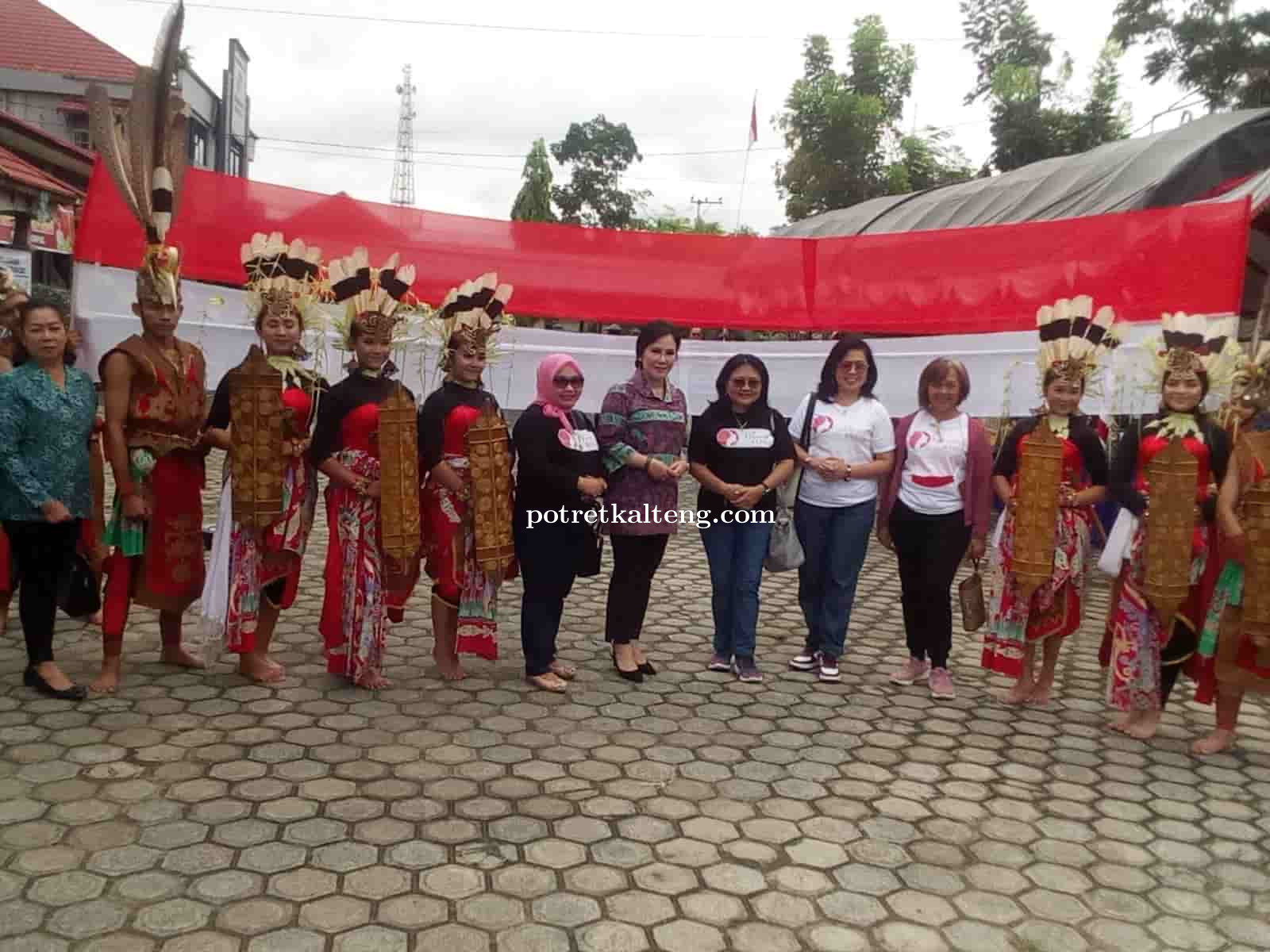 Wanita Keren Dari Pusat Sambangi Disperindagkop Kabupten Kapuas