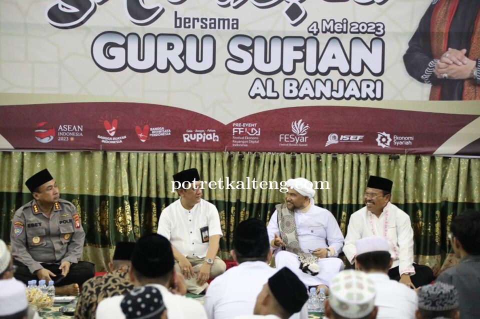 Sekda Kalteng Hadiri Tabligh Akbar Bersama Guru Sufian Al-Banjari di Palangka Raya