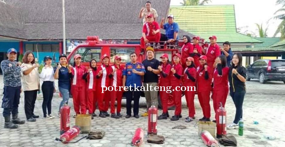 DPKP Kota Palangka Raya Latih Karyawan SPBU PT. Resbayu Cara Padamkan Api