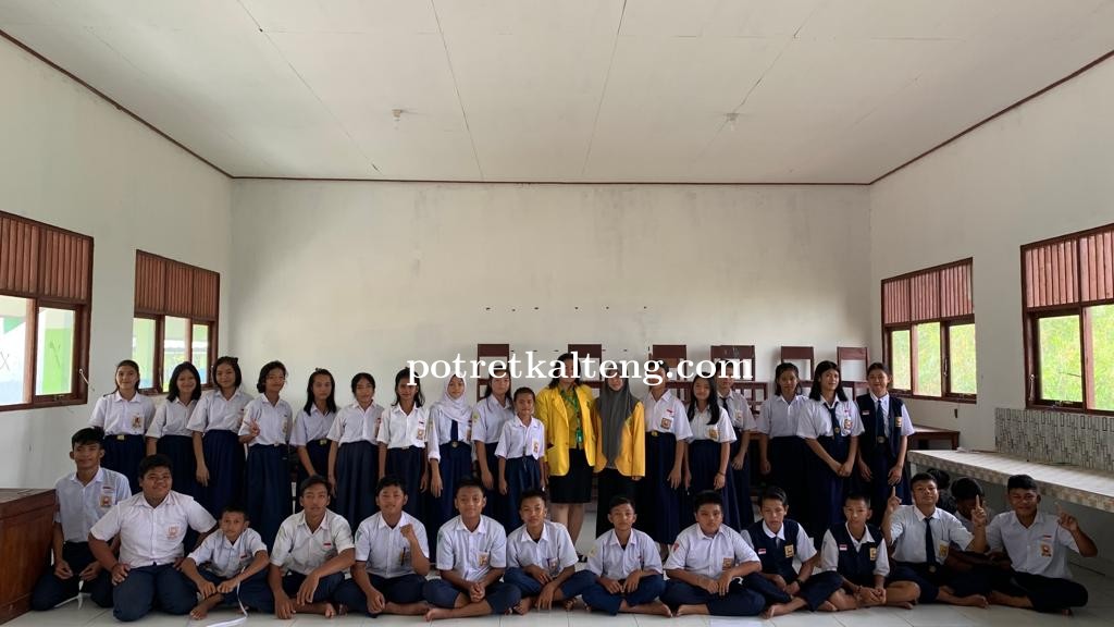 Kelompok KKN 113 UPR Sosialisasikan Pendidikan Karakter Kepada Siswa Di Desa Hurung Pukung 