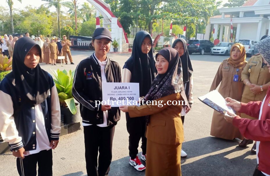 Plt. Kadisdik Provinsi Kalteng Lepas Kontingen FLS2N SD, SMP dan PDBK Tingkat Nasional