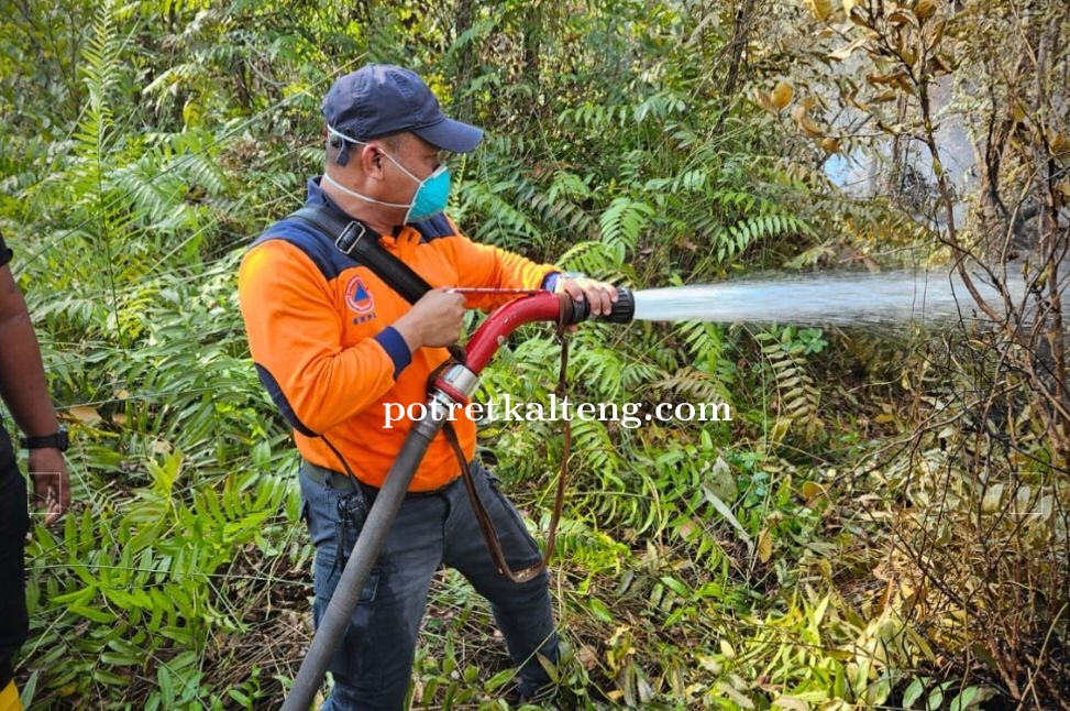 Asap Makin Pekat, RSUD dr. Doris Sylvanus Berpartisipasi Dalam Pemadaman Karhutla di Kalteng