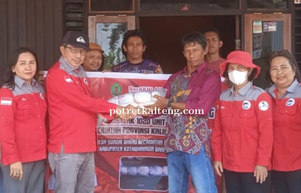 Dislutkan Kalteng Serahkan Bantuan Gubernur Kalteng Kepada Nelayan