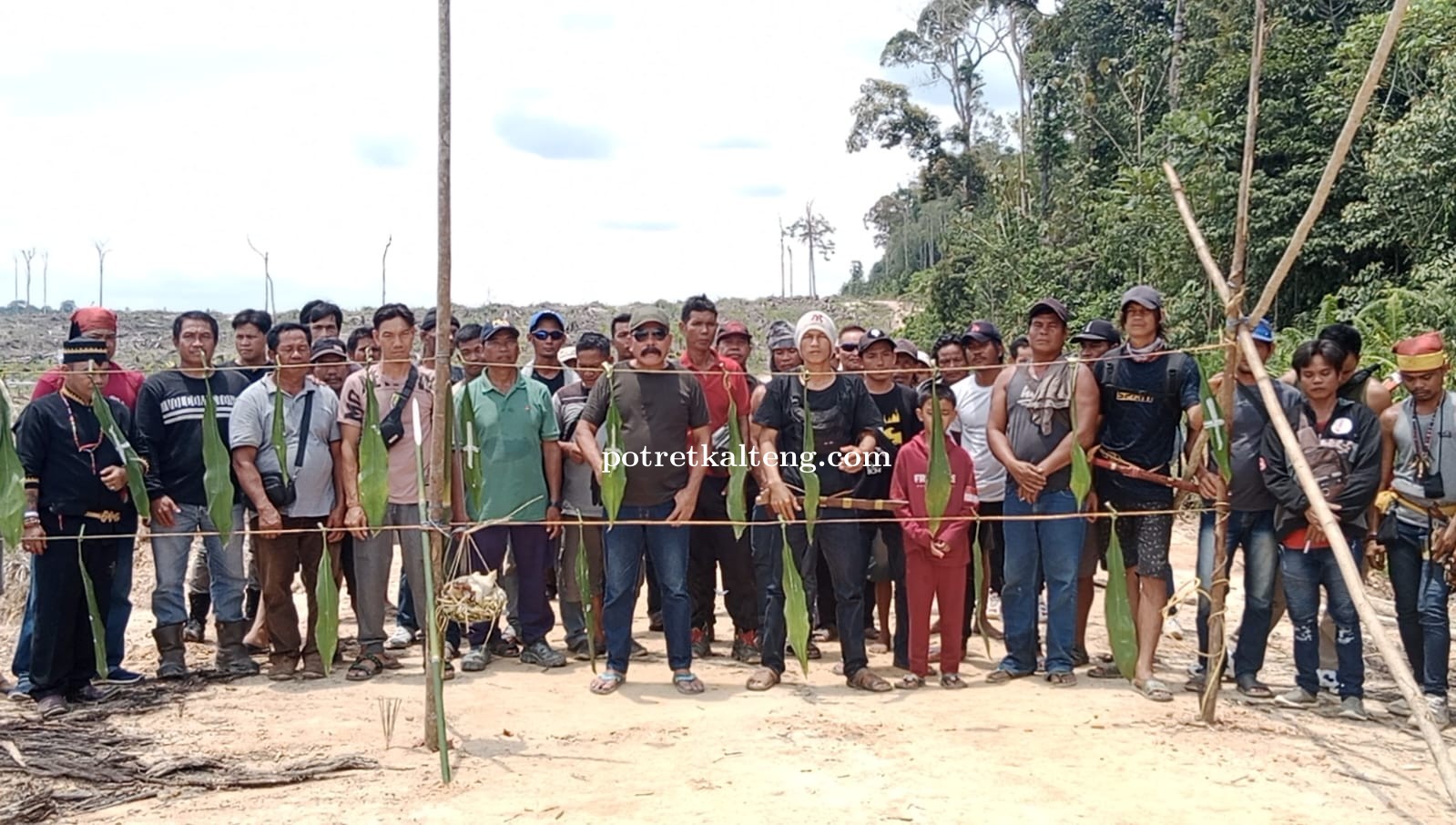 Upaya Mediasi Buntu, Sejumlah Masyarakat Lakukan Pemasangan Hinting Di Areal PT GAS.
