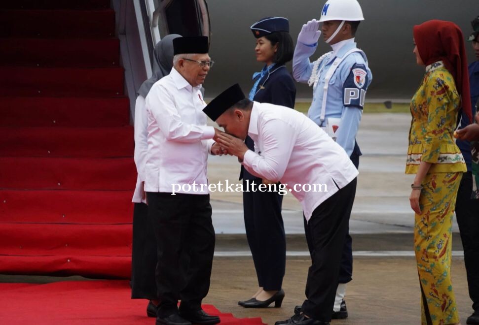 Gubernur Kalteng dan Ketua TP-PKK Sambut Kedatangan Wapres dan Istri di Bandara Tjilik Riwut
