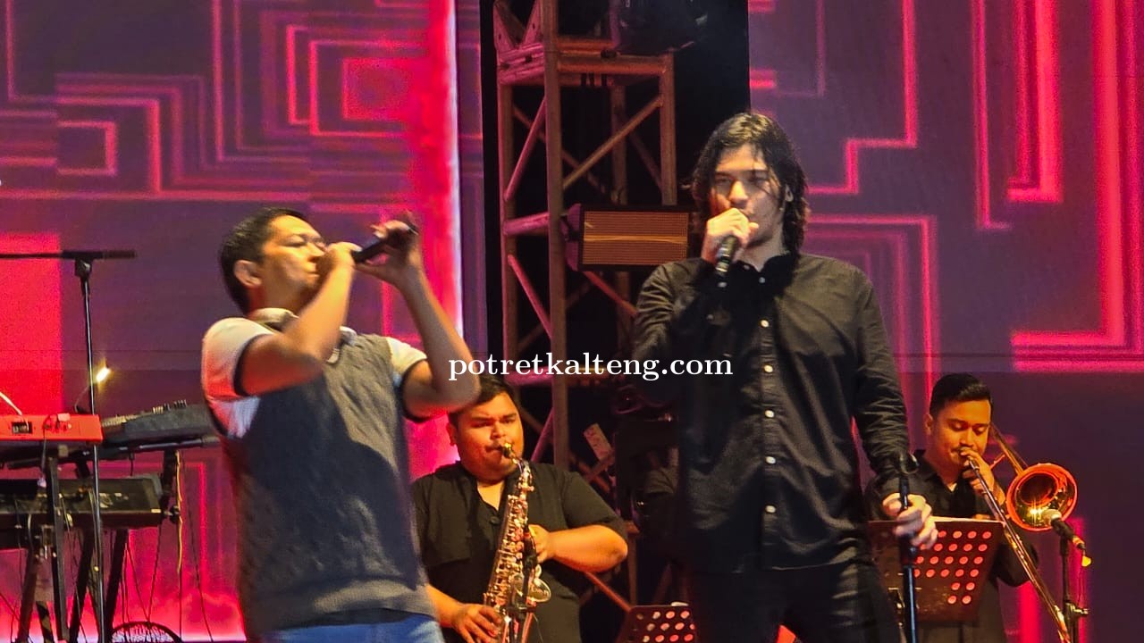 Meriah ! Komisaris Utama PT Bank Kalteng Nyanyi Bersama Vokalis Dewa 19