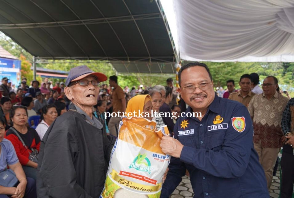 Kalteng Berbagi Berkah, Sekda Kalteng Buka Pasar Murah di Barito Utara