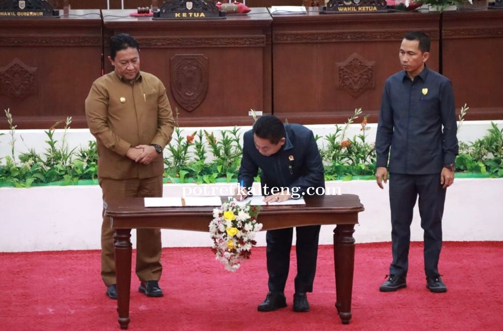 Pemprov Kalteng Tandatangani Persetujuan Tiga Raperda Provinsi Kalteng