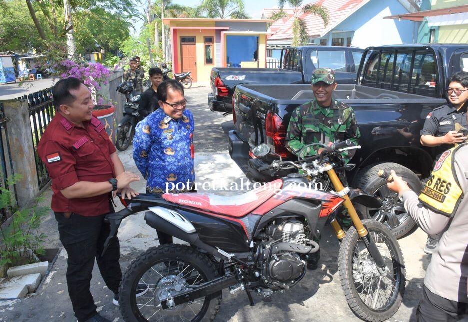 Pj Bupati Kapuas Serahkan Bantuan Operasional Kepada TNI-Polri