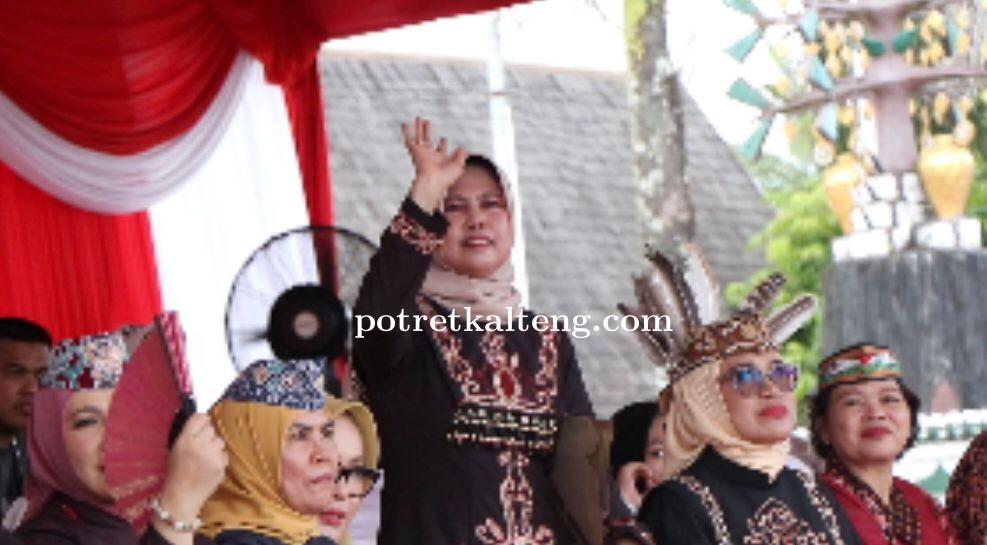 Kepala BKD Kalteng Turut Meriahkan Karnaval Budaya Festival Budaya Isen Mulang 2024