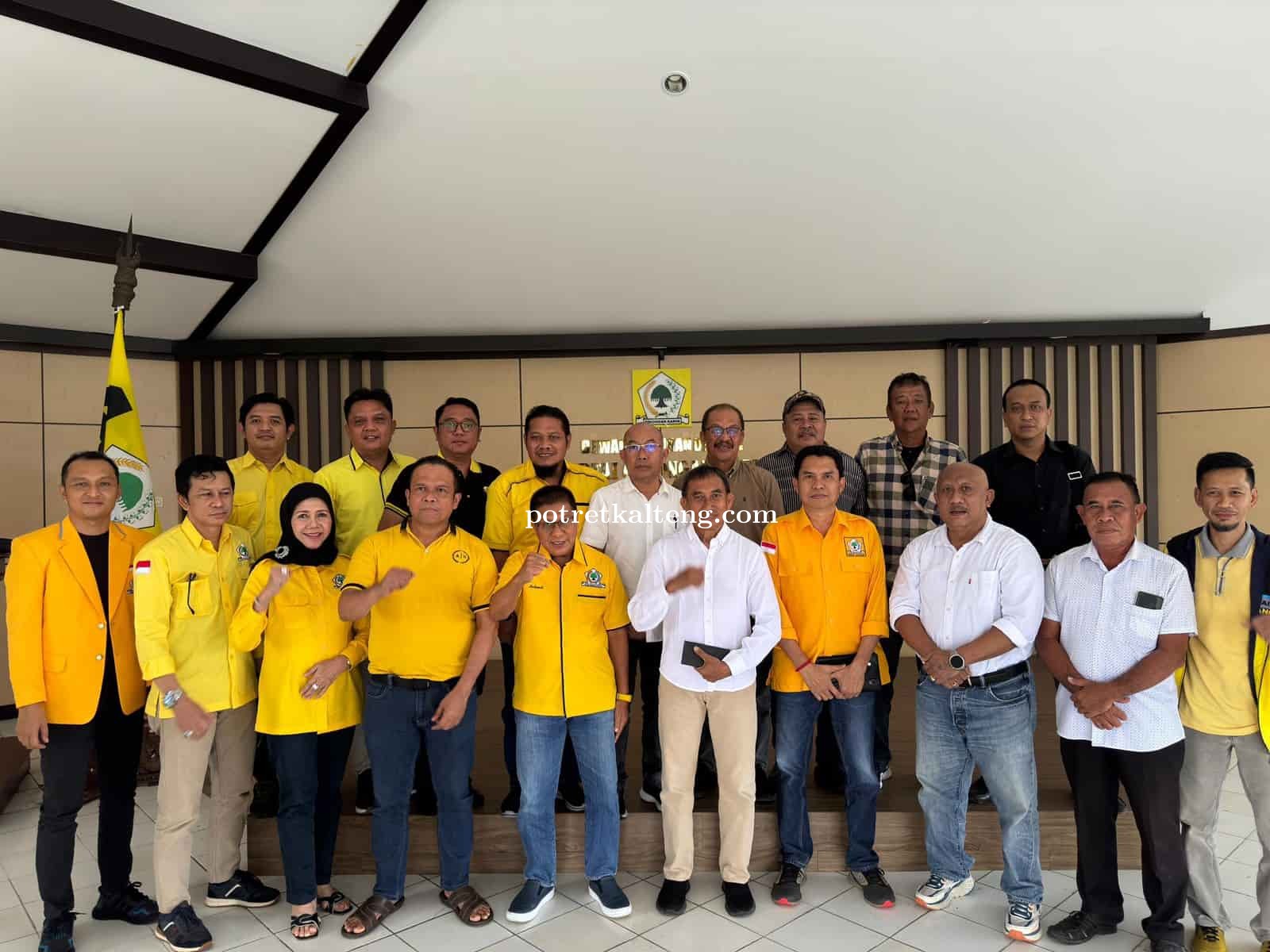 Serahkan Berkas Pendaftaran, Falery Tuwan Siap Dampingi Fairid Naparin