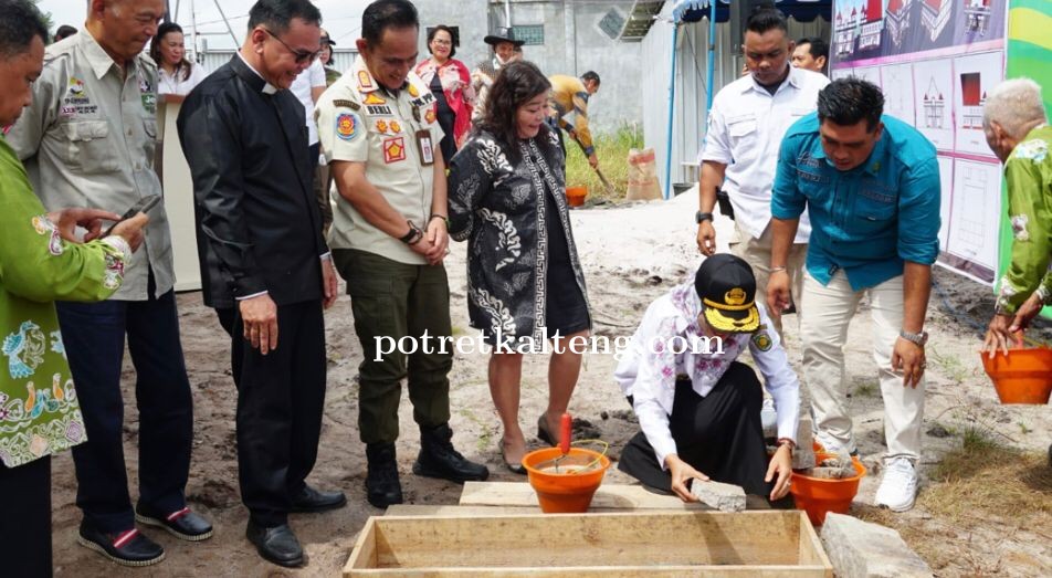 Pj Wali Kota Palangka Raya Lakukan Peletakan Batu Pertama Pembangunan Gereja GKE Tatean Asi