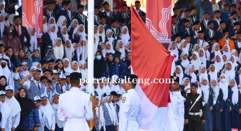 Penjabat Bupati Barito Utara Pimpin Upacara Penurunan Bendera