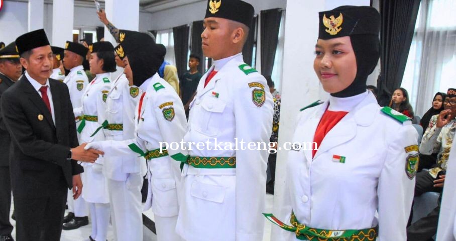 Pj. Bupati Barut Kukuhkan 45 Anggota Paskibraka Barito Utara Tahun 2024