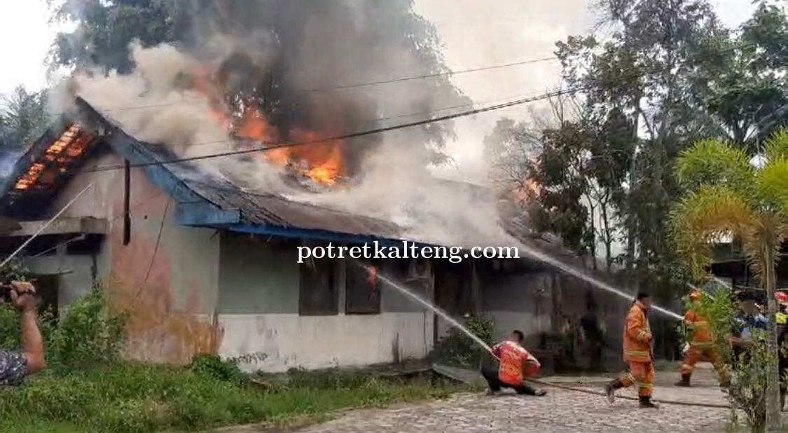 Kebakaran Rumah Dinas Telkom Diduga Akibat Arus Pendek