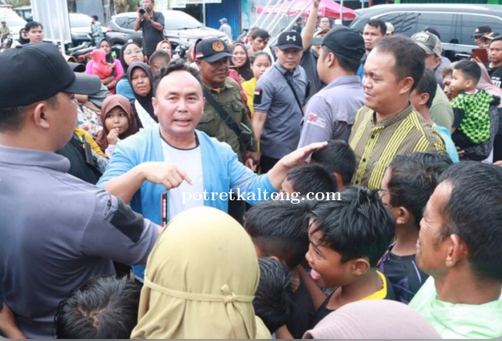 Pemprov Kalteng Bagikan 6000 Paket Sembako pada Pasar Murah di Kelurahan Kumai Hilir