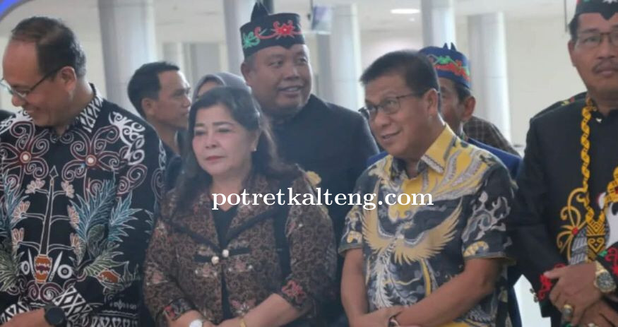 Ketua DPRD Kota Palangka Raya Sambut Kedatangan Wali Kota dan Wakil Wali Kota di Bandara Tjilik Riwu