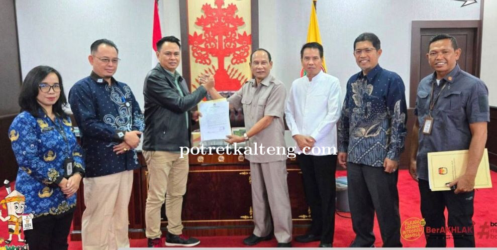 Ketua DPRD Kalteng Terima Penyerahan Salinan Surat Keputusan Pasangan Calon Kepala Daerah Terpilih