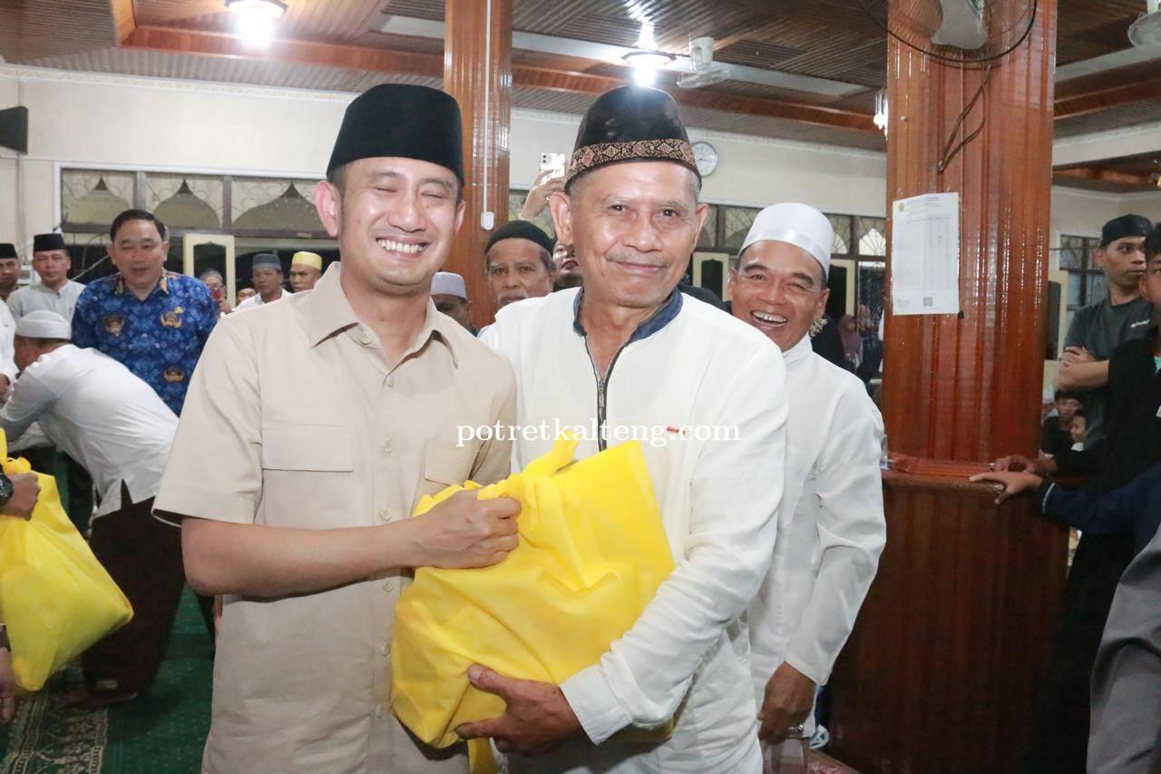 Wali Kota Palangka Raya Serahkan 2.000 Paket Sembako untuk Warga Terdampak Banjir