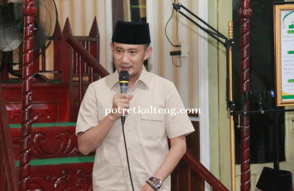 Wali Kota Palangka Raya Tinjau Dampak Banjir dan Salurkan Bantuan ke Warga Mendawai