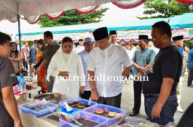 Sambut Bulan Suci Ramadan, Wakil Bupati Kapuas Dodo Resmi Buka Pasar Ramadan 1446 H