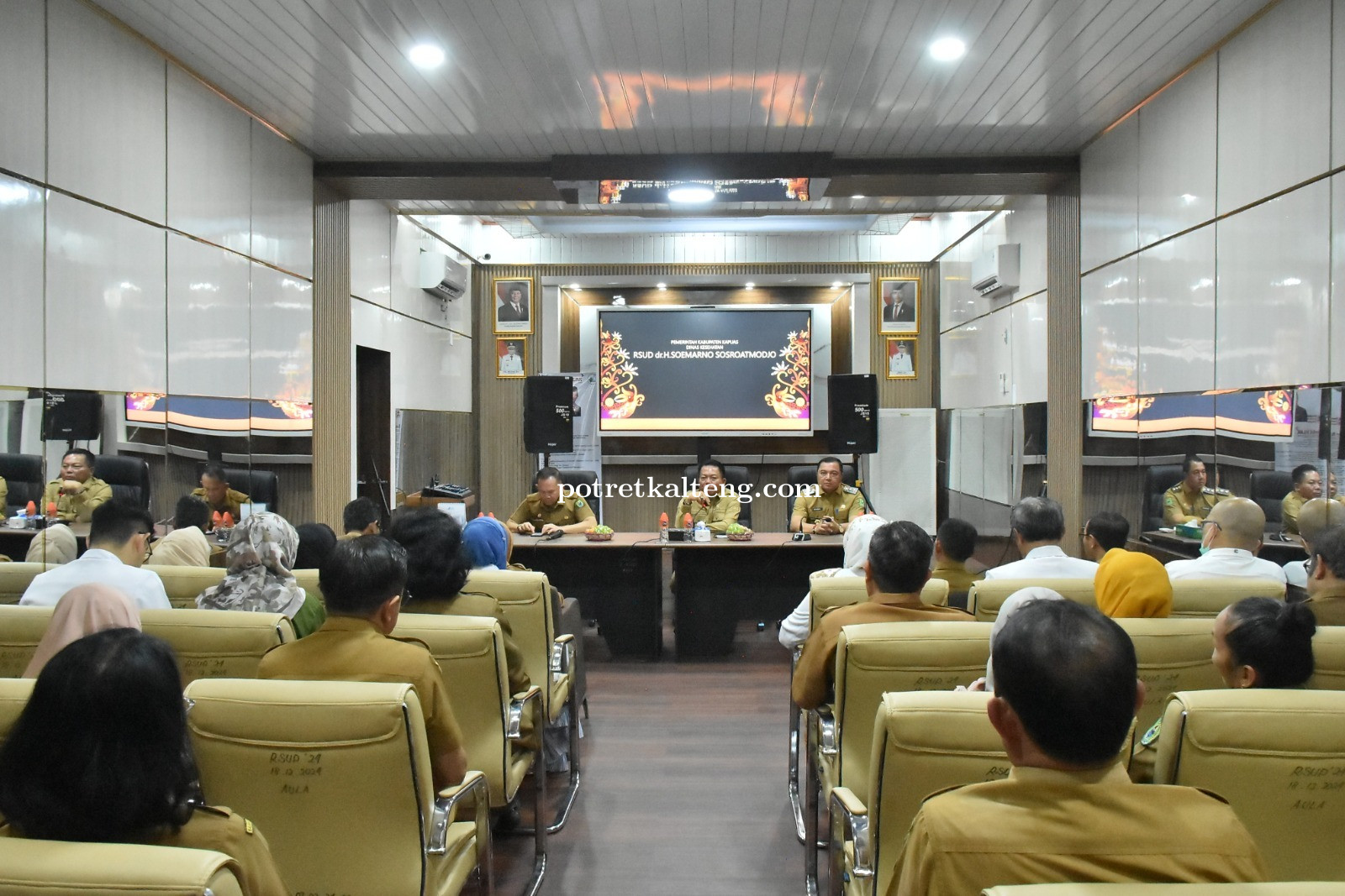 Bupati Kapuas Tinjau Dinas PUPRPKP dan RSUD, Tegaskan Efisiensi Anggaran dan Peningkatan Layanan Pub