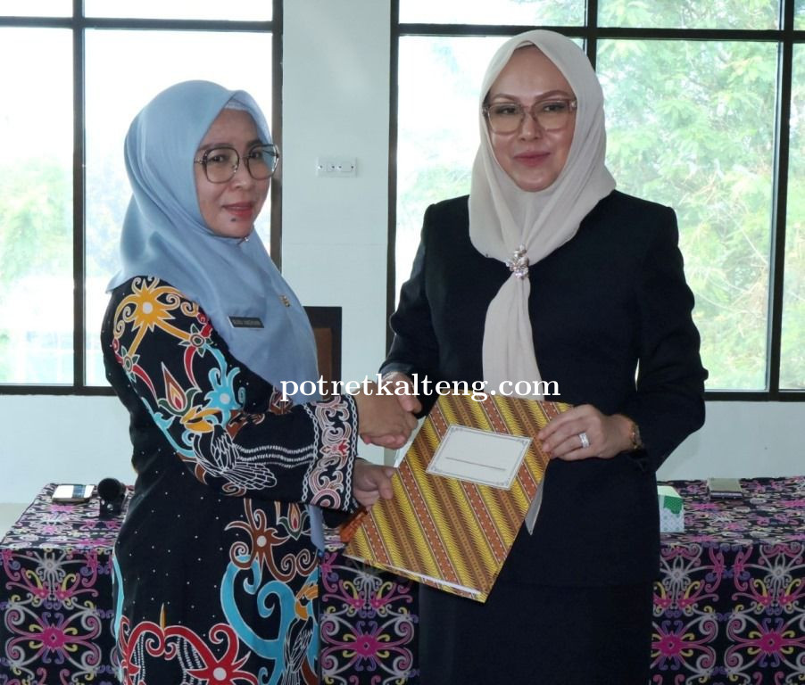 Pergantian Kepemimpinan di Dispursip Kalteng, Nunu Andriani Serahkan Jabatan kepada Adiah Chandra Sa