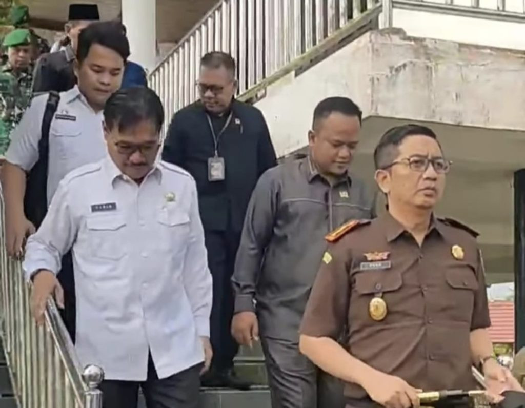 Ketua DPRD Barsel Sambut Hangat Kedatangan Wakasad TNI di Buntok