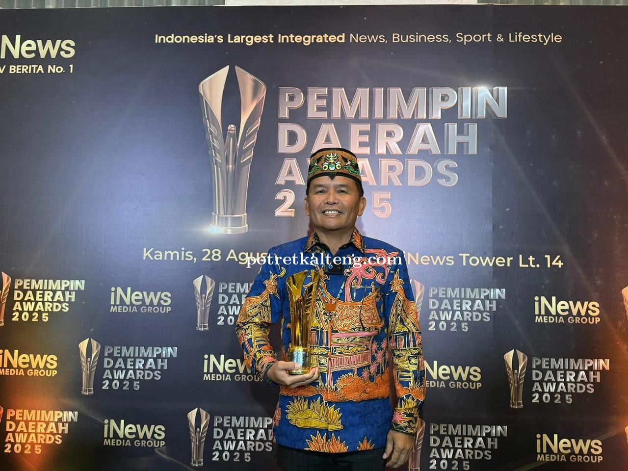 Gubernur Kalimantan Tengah Raih Penghargaan Inovasi Daerah Lewat Program 1 Rumah 1 Sarjana