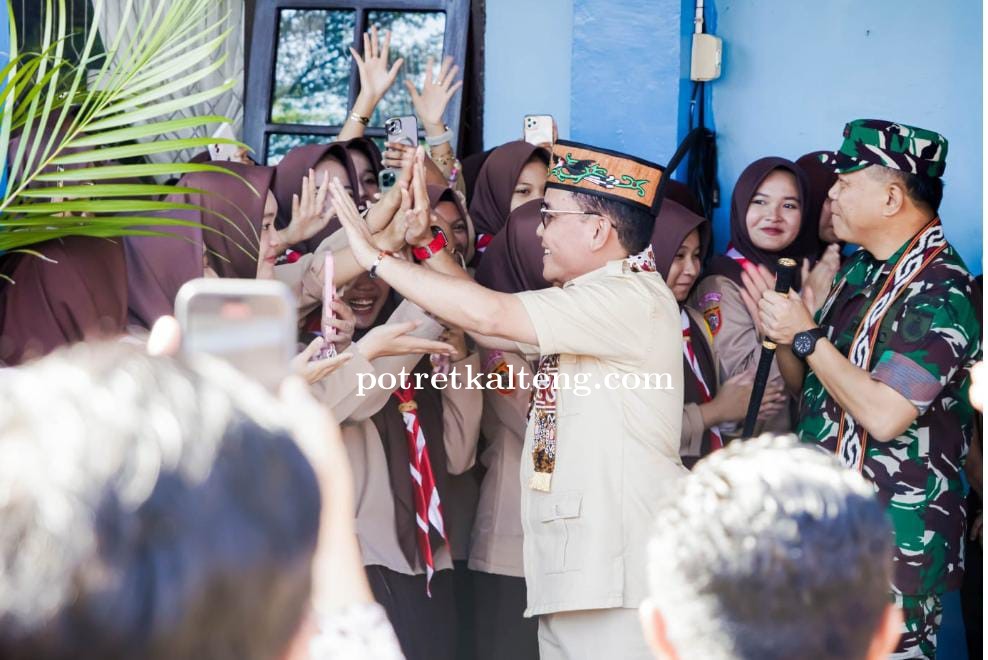 Gubernur Kalteng Kunjungi SMAN 1 Sampit, Ajak Siswa Disiplin dan Melek Teknologi