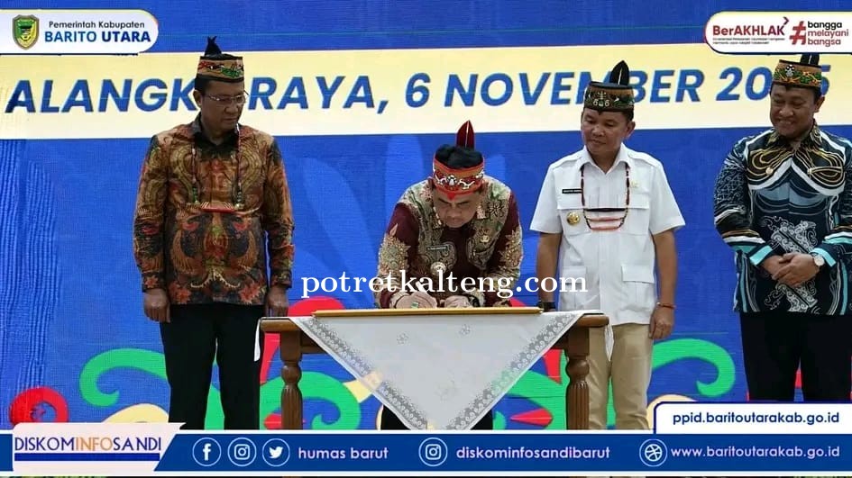 Bupati Barito Utara Terima Piagam Penghargaan Kemenkumham atas Dukungan Posbakum