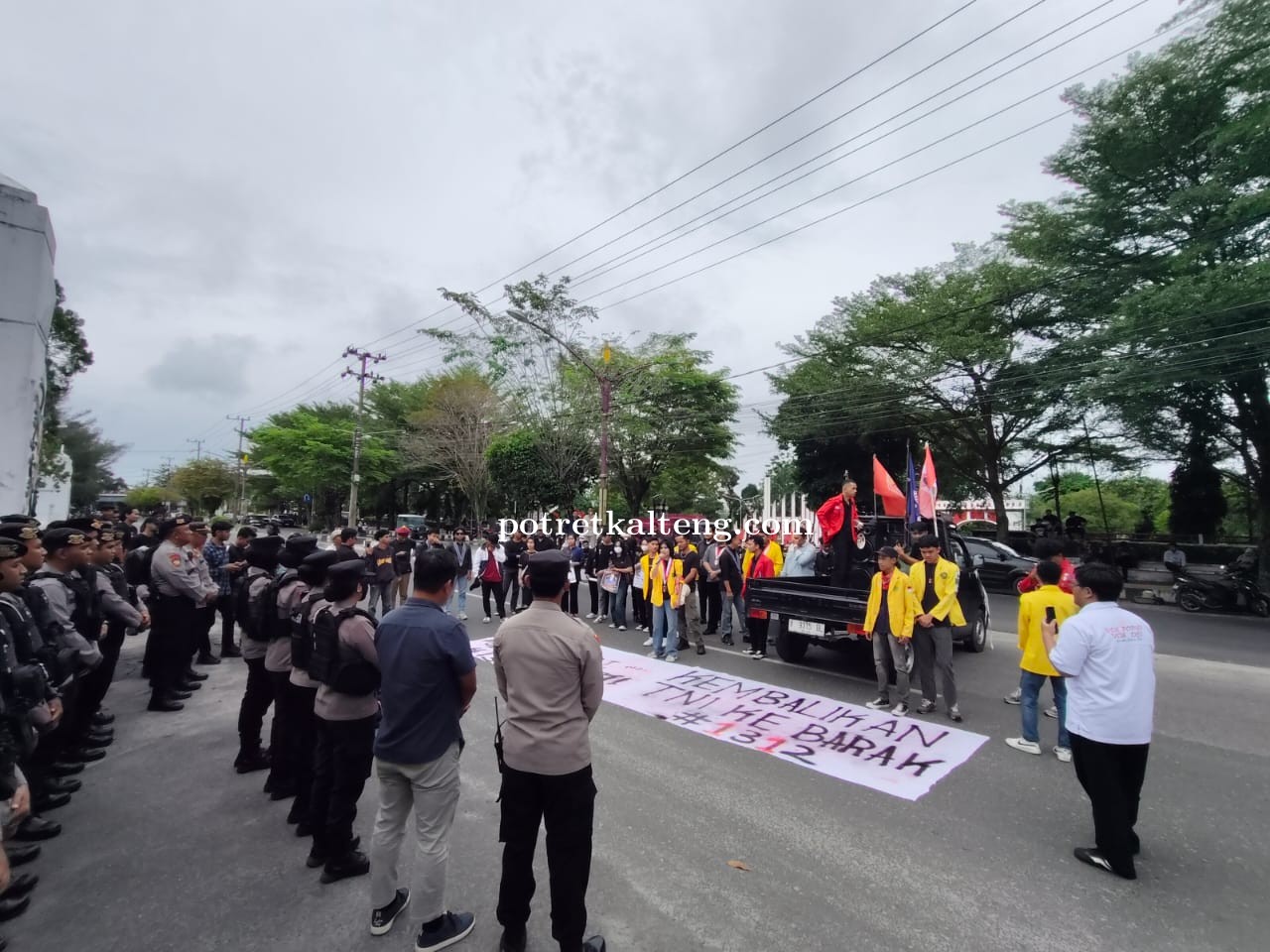 Aksi Solidaritas Andri Yunus di DPRD Kalteng Ricuh, Massa Lanjut ke Kodam