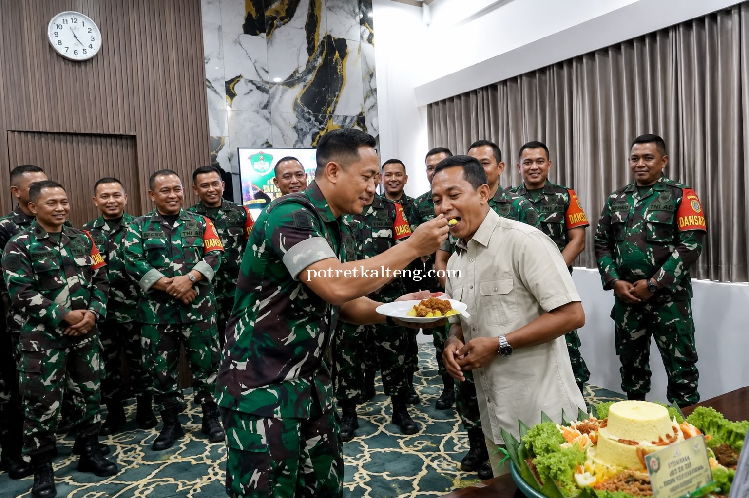 Kejutan Dandim untuk Bupati Heriyus Perkuat Sinergi TNI dan Pemkab Murung Raya