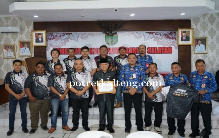 Pj Bupati Barito Selatan Raih Penghargaan Dari PWI Pusat