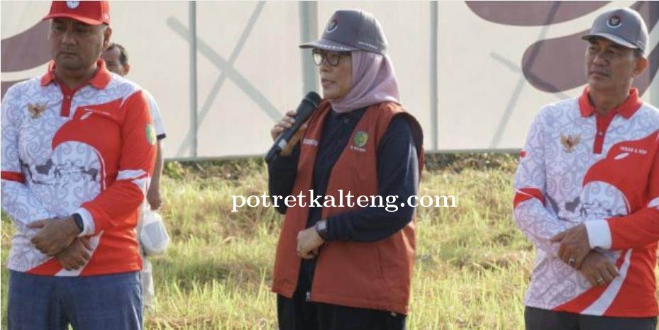 Pj Wali Kota Palangka Raya Ajak Generasi Muda Lestarikan Lingkungan dengan Menanam Pohon