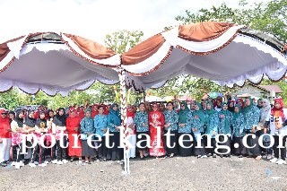 Ketua TP PKK Kapuas Buka Jambore PKK Kecamatan Pulau Petak 2025