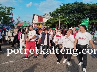 PWI Kapuas dan Pemkab Gelar Jalan Sehat, Ribuan Warga Antusias