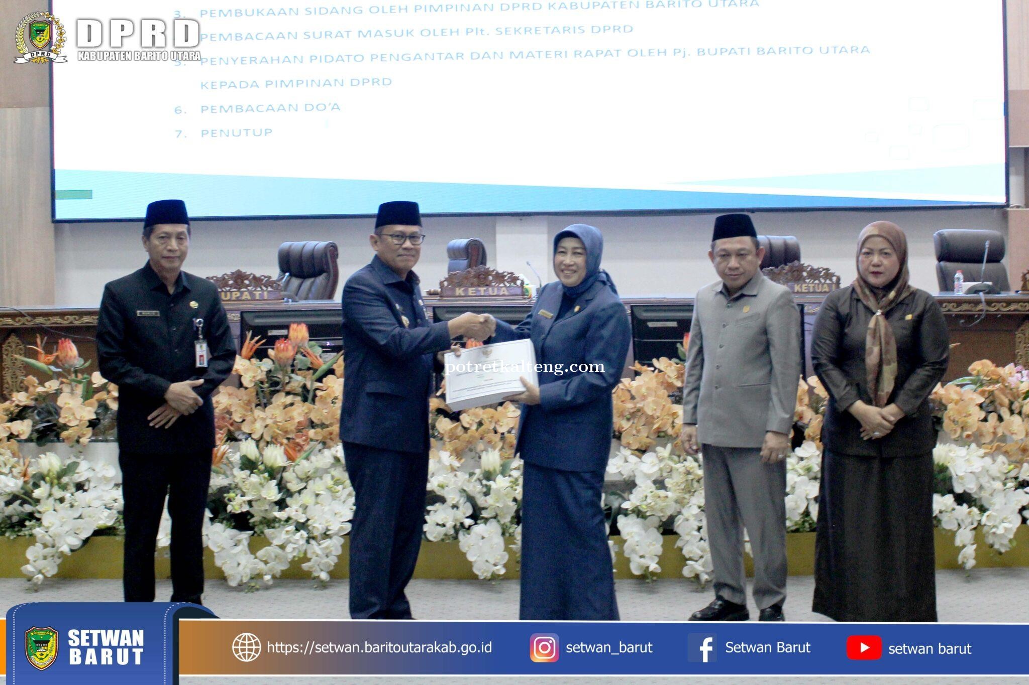 Pj Bupati Barut Sampaikan Pidato Pengantar Raperda APBD 2024 di Rapat Paripurna