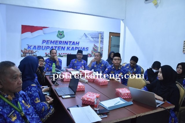 Asisten III Pimpin Rakor Penyusunan Peta Jalan Pembangunan Kependudukan Kapuas