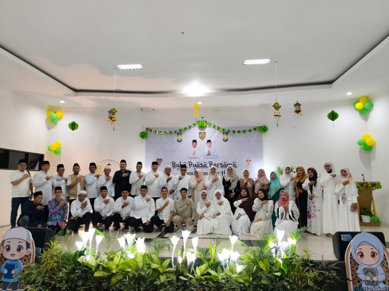 Penuh Khidmat Keluarga Besar Disdagperin Kalteng Buka Puasa Bersama