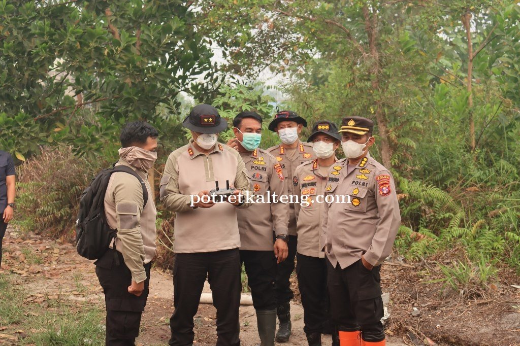 Kapolda Kalteng Turun Langsung Padamkan Karhutla di Kawasan Sebangau