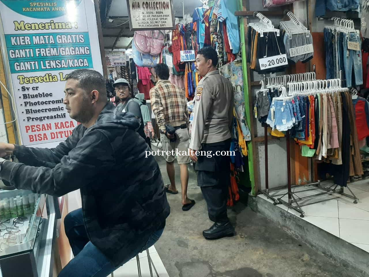Jaga Kondusifitas di Bulan Ramadhan, Personel Samapta Sambangi Pasar Besar